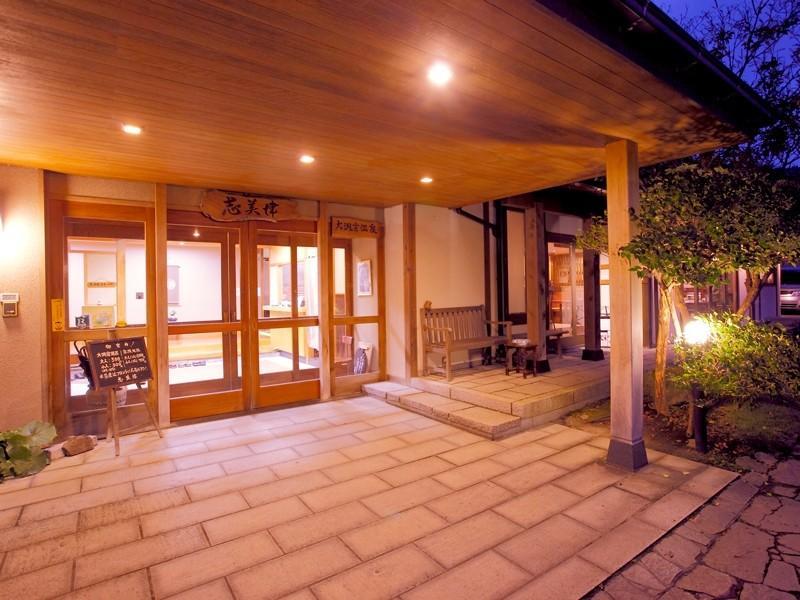 Shimizu Ryokan Юфу Екстер'єр фото